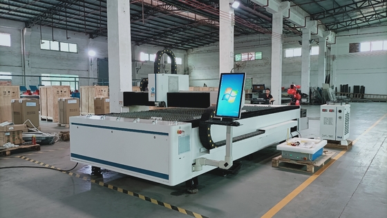 ขายร้อน โปรแกรมเลเซอร์โลหะตัดเลเซอร์เครื่องจักรอุตสาหกรรมอุปกรณ์ Cnc เครื่องตัดเลเซอร์เส้นใย 3015