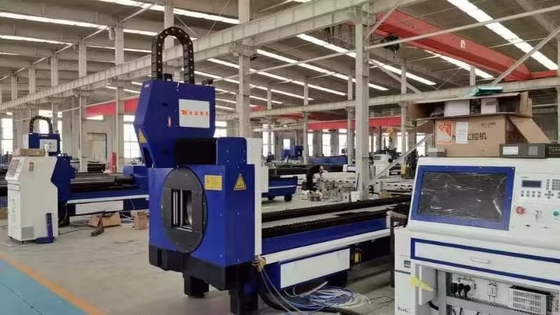 เครื่องตัดเลเซอร์ไฟเบอร์อัตโนมัติ CNC 1500W สําหรับท่อท่อสี่เหลี่ยมขนาดเล็ก