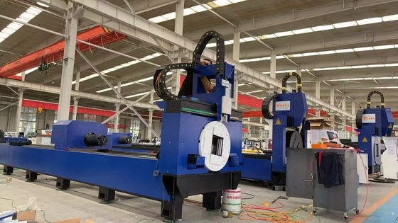 เครื่องตัดเลเซอร์ไฟเบอร์อัตโนมัติ CNC 1500W สําหรับท่อท่อสี่เหลี่ยมขนาดเล็ก