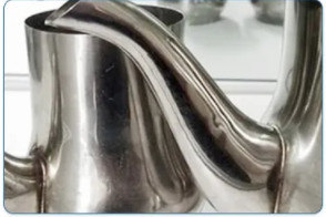 เครื่องเชื่อมเลเซอร์ไฟเบอร์อัตโนมัติ 2000W สําหรับการเชื่อมสปาย