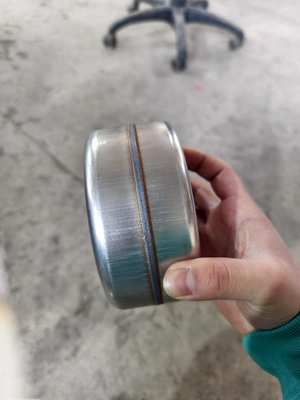 เครื่องปั่นเลเซอร์ไฟเบอร์อัตโนมัติ 2000W สําหรับกระปุกน้ํากระปุกทหาร