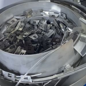 เครื่องเชื่อมเลเซอร์อัตโนมัติ 1500W ที่กําหนดเอง